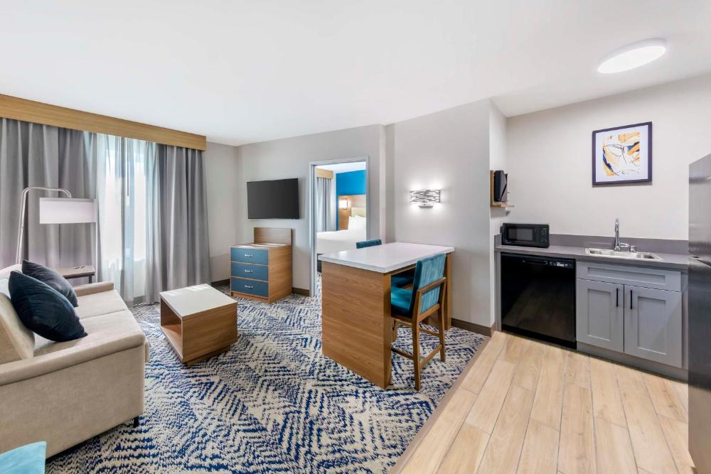 One-Bedroom King Suite with Sofa Bed - Non-Smoking interior